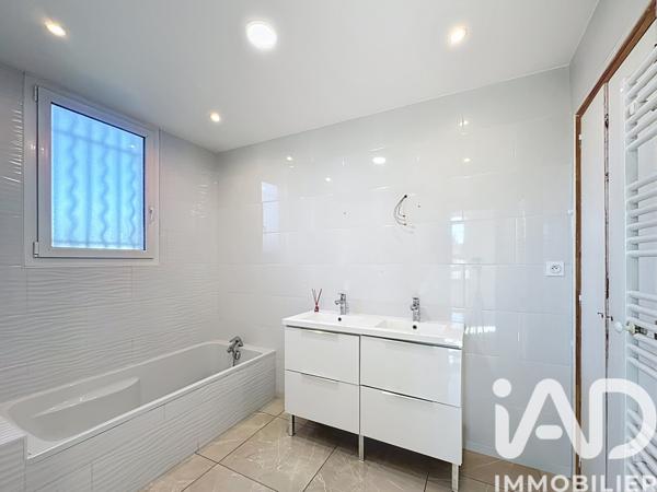 Maison à vendre 7 pièces 202 m² Le Pontet