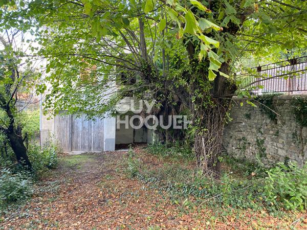 Magnifique maison, idéalement situé, avec beau potentiel