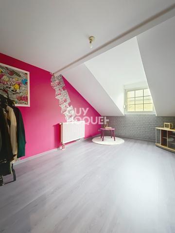 Maison à vendre de 8 pièces de 204.64 m² avec Hangar de 300 m²