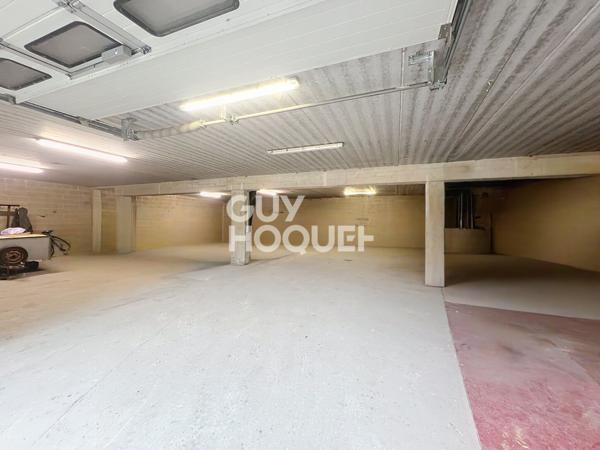 Maison à vendre de 8 pièces de 204.64 m² avec Hangar de 300 m²