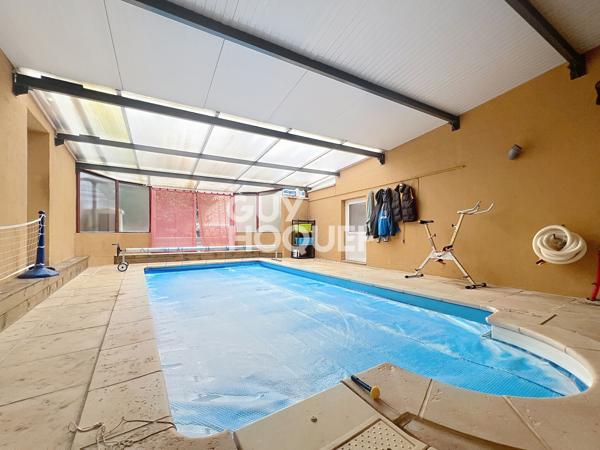 Maison à vendre de 8 pièces de 204.64 m² avec Hangar de 300 m²