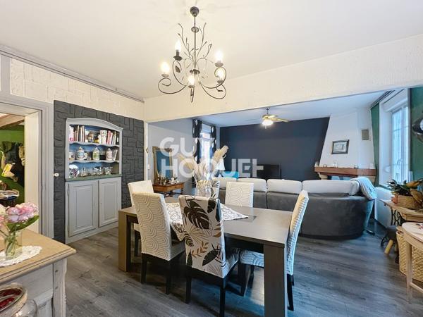 Maison à vendre de 8 pièces de 204.64 m² avec Hangar de 300 m²