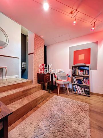 Maison à vendre de 8 pièces de 204.64 m² avec Hangar de 300 m²