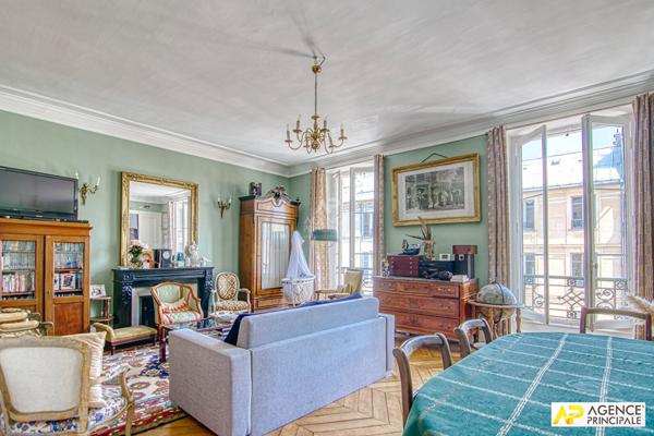 Versailles Notre-Dame Appartement 5 pièces 148 M² situé au 2ème étage d'un immeuble ancien avec cave et chambre de service de 17.73 m² au sol en option €1 210 000 ** - Référence 26482