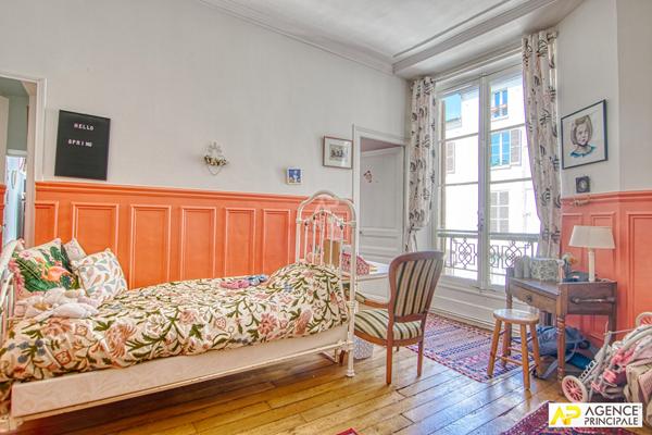 Versailles Notre-Dame Appartement 5 pièces 148 M² situé au 2ème étage d'un immeuble ancien avec cave et chambre de service de 17.73 m² au sol en option €1 210 000 ** - Référence 26482