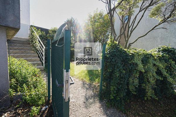 SEYSSINET PARISET T3 de 68m2 + Garage, Parkings & Cave