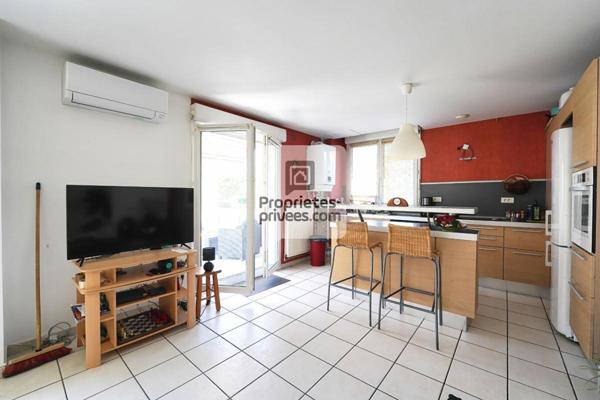 SEYSSINET PARISET T3 de 68m2 + Garage, Parkings & Cave