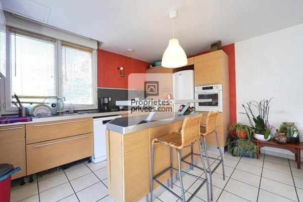 SEYSSINET PARISET T3 de 68m2 + Garage, Parkings & Cave