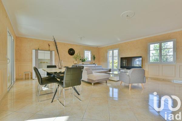 Maison 5 pièces de 203 m² à Saint-Just-le-Martel (87590)