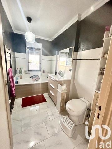 Maison 5 pièces de 110 m² à Ambès (33810)