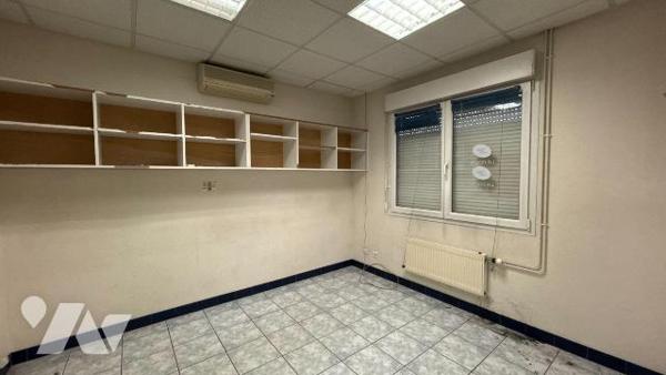 À VENDRE - LOCAL PROFESSIONNEL À FAGNIÈRES (Zone commerciale et artisanale)

PRIX A DEBATTRE...