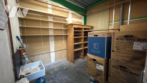 À VENDRE - LOCAL PROFESSIONNEL À FAGNIÈRES (Zone commerciale et artisanale)

PRIX A DEBATTRE...