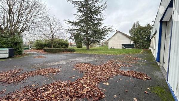 À VENDRE - LOCAL PROFESSIONNEL À FAGNIÈRES (Zone commerciale et artisanale)

PRIX A DEBATTRE...