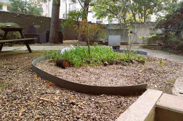 Joli Studio avec son jardin privatif