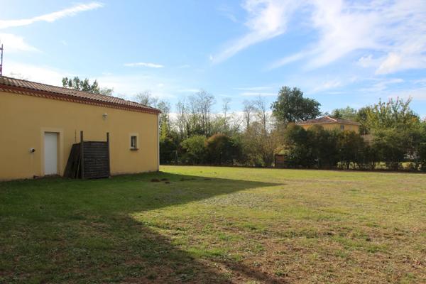 Maison 6 chambres et jardin en bordure de village