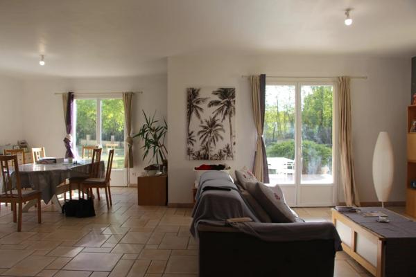 Maison 6 chambres et jardin en bordure de village