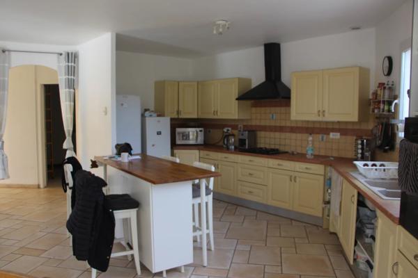 Maison 6 chambres et jardin en bordure de village