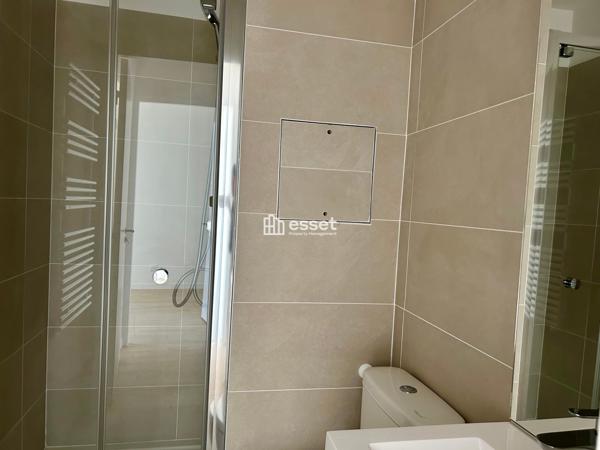 Location Appartement 4 pièces 80.5 m² - Courbevoie 92400