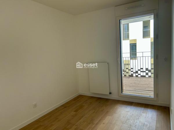 Location Appartement 4 pièces 80.5 m² - Courbevoie 92400