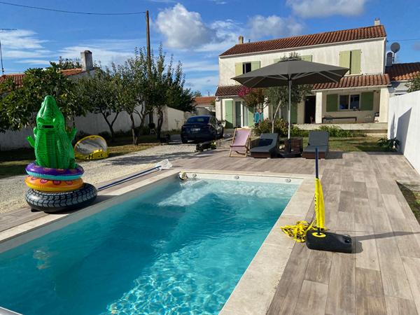 Maison de village avec piscine, jardin paysagé et commerces à pied