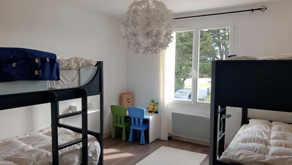 Maison de village avec piscine, jardin paysagé et commerces à pied