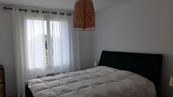 Maison de village avec piscine, jardin paysagé et commerces à pied