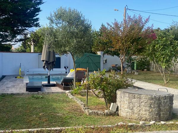 Maison de village avec piscine, jardin paysagé et commerces à pied