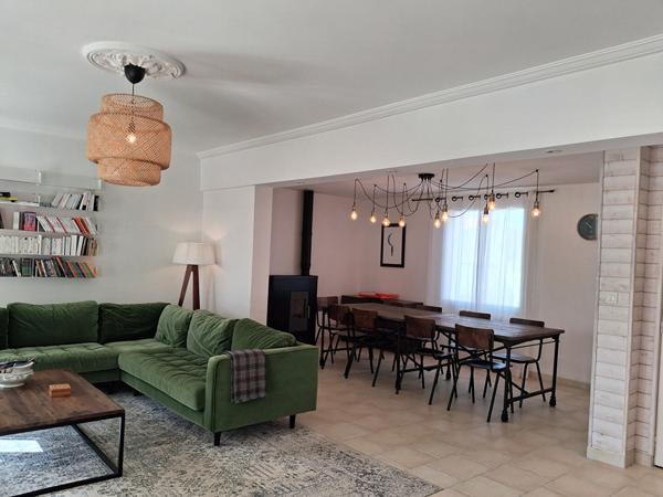 Maison de village avec piscine, jardin paysagé et commerces à pied