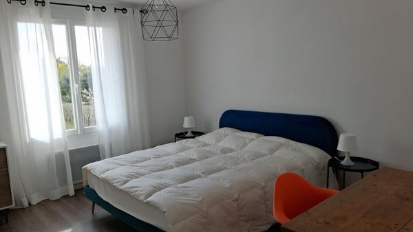 Maison de village avec piscine, jardin paysagé et commerces à pied