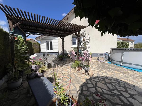 Maison familiale avec jardin, garage et sous-sol