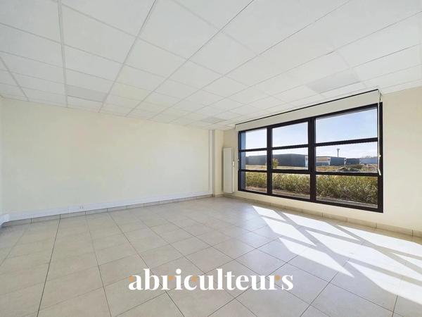 Local d’activité de 720 m² en location à Gellainville (28630), proche Chartres