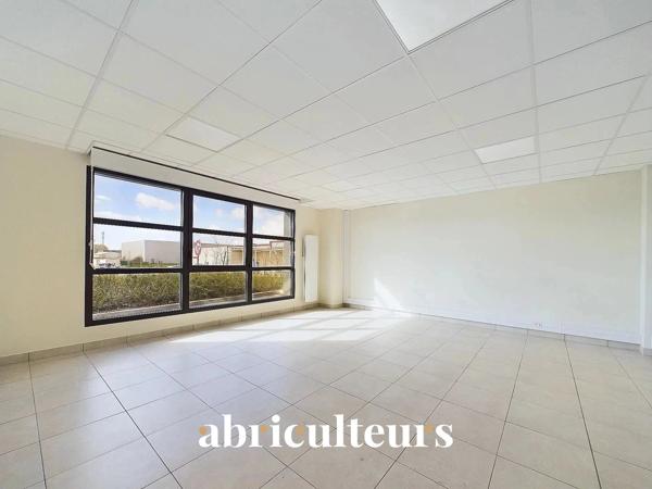 Local d’activité de 720 m² en location à Gellainville (28630), proche Chartres