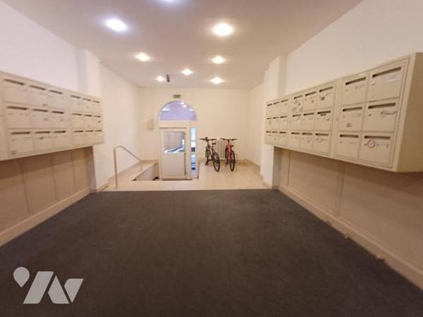 CENTRE VILLE : CHARMANT STUDIO meublé de 36 m² av ASCENSEUR