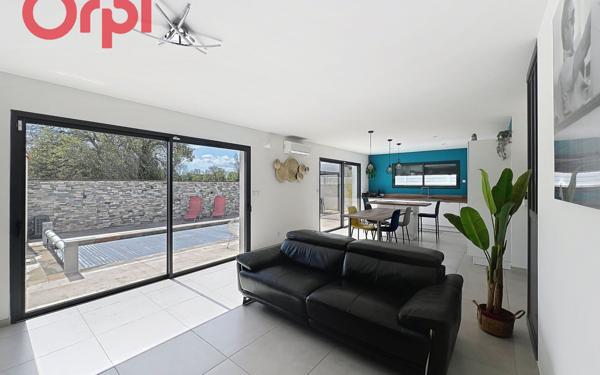 Maison à vendre    4 pièces •  Pia