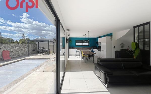 Maison à vendre    4 pièces •  Pia