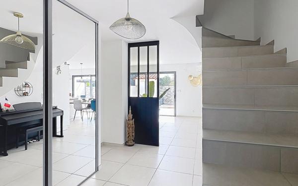 Maison à vendre    4 pièces •  Pia