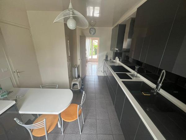 DRANCY CENTRE - pavillon 122 m² 3 chambres - séjour 50 m² - sous-sol et terrain de 480 m²