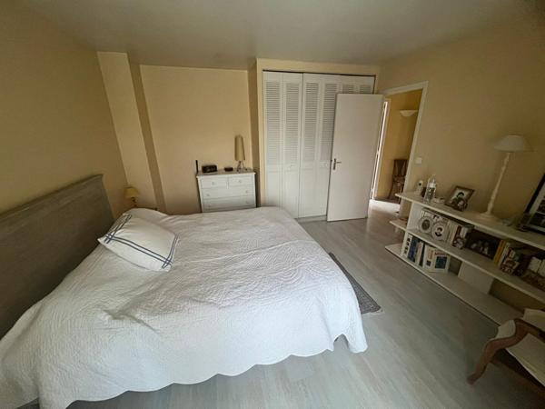 DRANCY CENTRE - pavillon 122 m² 3 chambres - séjour 50 m² - sous-sol et terrain de 480 m²