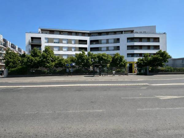 Vente                                                      Appartement
                        
                     2 pièces                      49 m2                     à Chelles