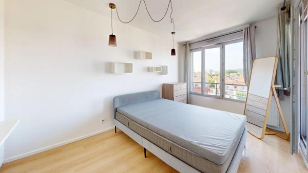 Vente                                                      Appartement
                        
                     2 pièces                      49 m2                     à Chelles