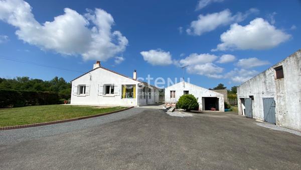 Exclusivite : Maison avec Dependances a La Fradiniere !