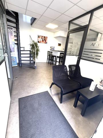 Local/bureau 88 m2 à vendre SAINT OUEN L'AUMONE (95) + 4 places de parking