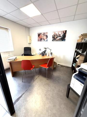 Local/bureau 88 m2 à vendre SAINT OUEN L'AUMONE (95) + 4 places de parking