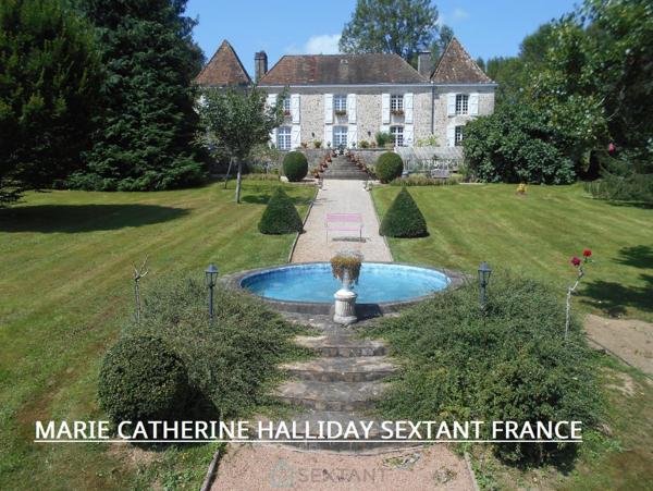 NICHE EN HAUTEUR MAGNIFIQUE CHATEAU SUR 7700 M2 AVEC SA SOURCE
