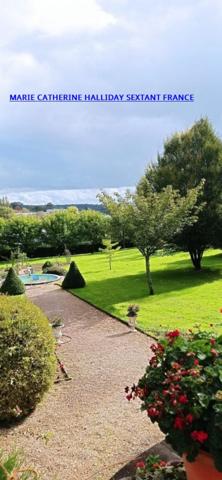NICHE EN HAUTEUR MAGNIFIQUE CHATEAU SUR 7700 M2 AVEC SA SOURCE