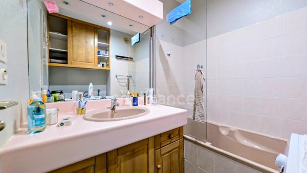 Appartement  T3 - 60,5 m² - 2 chambres  avec Garage et Parking - Centre ville - CHATEAULIN (29)