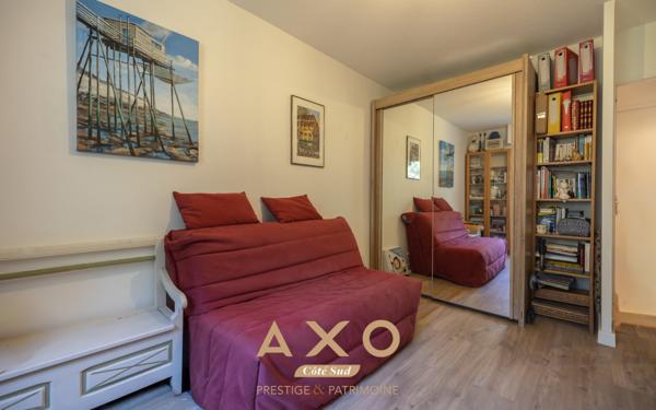 AIX-EN-PROVENCE – QUARTIER BRUNET – APPARTEMENT T3 TRAVERSANT DE 72 M² – TERRASSE – VUE PANORAMIQUE – GARAGE – STATIONNEMENT – 430 000 €