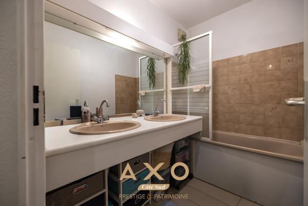 AIX-EN-PROVENCE – QUARTIER BRUNET – APPARTEMENT T3 TRAVERSANT DE 72 M² – TERRASSE – VUE PANORAMIQUE – GARAGE – STATIONNEMENT – 430 000 €