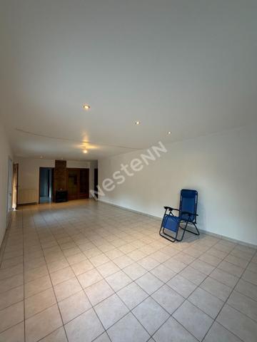 Maison a étage avec 3 chambres, garage et grand extérieur !