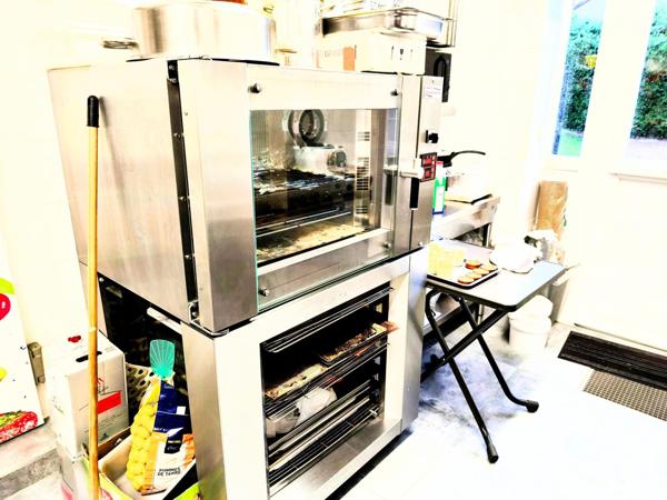 Fonds de commerce restaurant pizzéria avec sa belle terrasse sur axe passant proche du centre ville